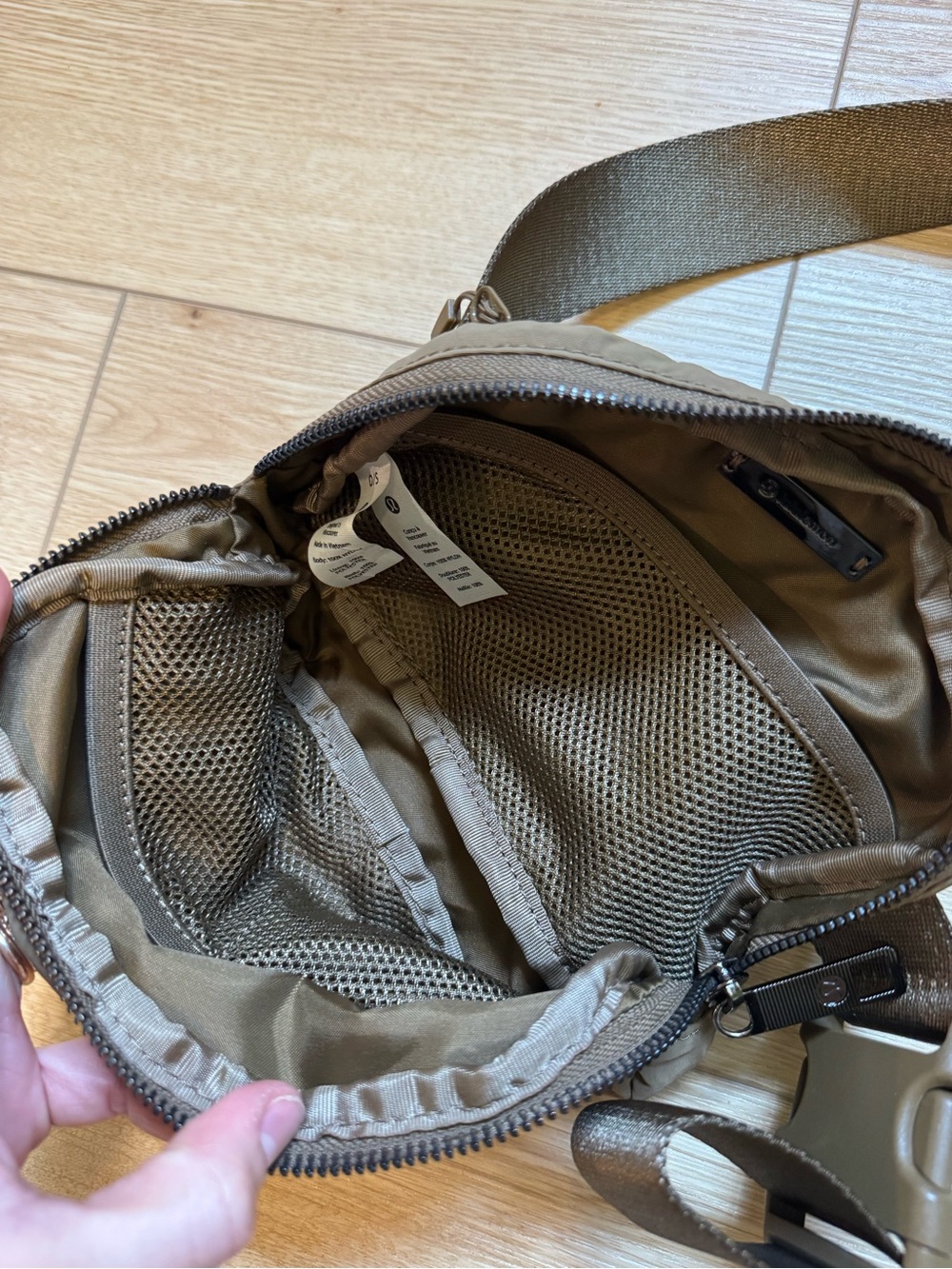 lululemon olive green belt bag - Picture 7 of 10